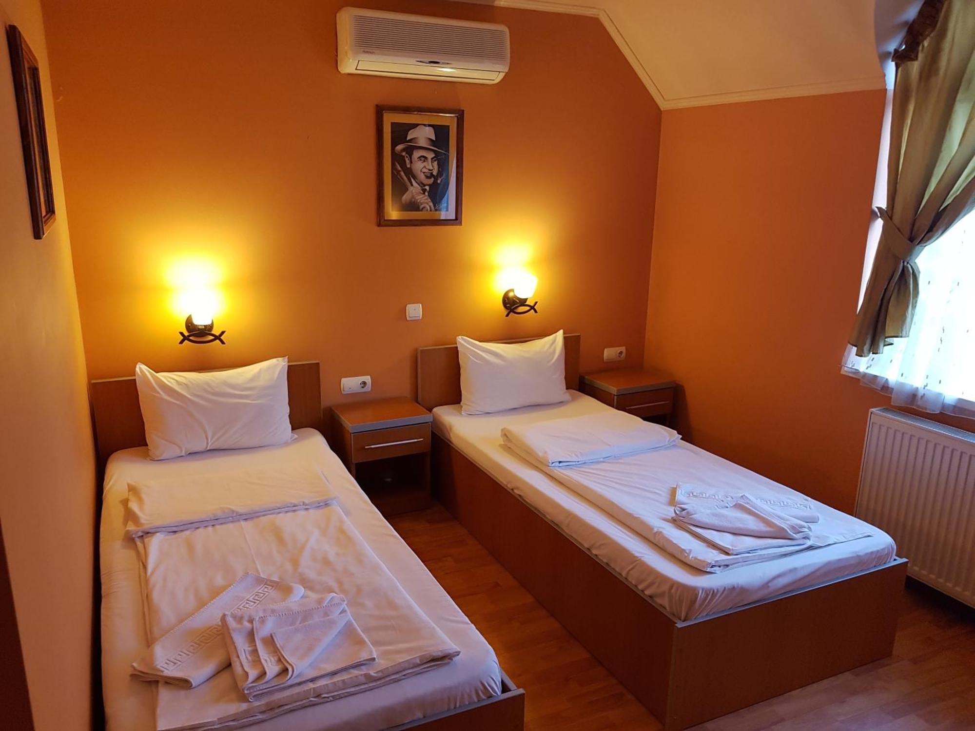 Motel Al Capone Satu Mare Exterior photo