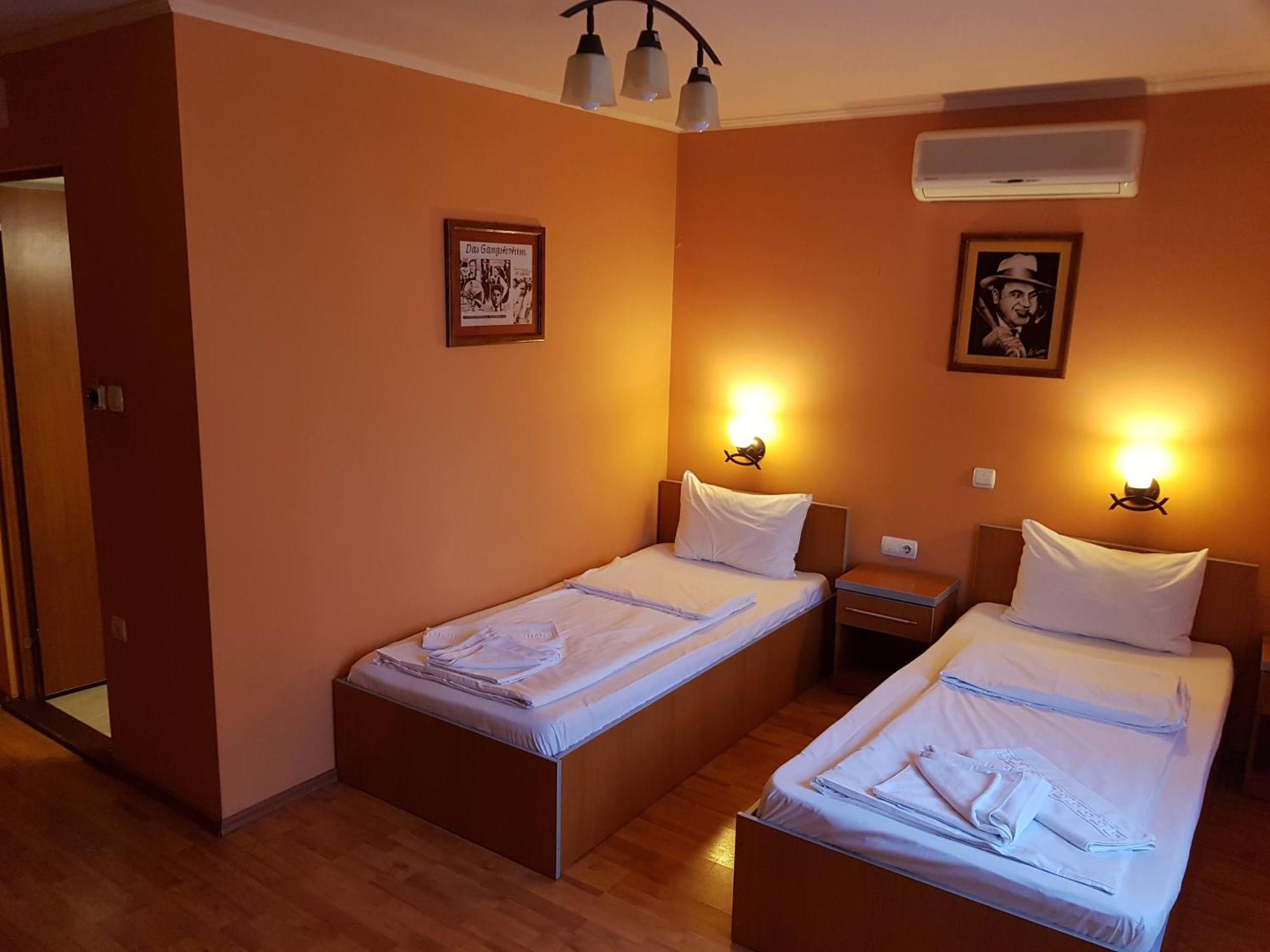 Motel Al Capone Satu Mare Exterior photo